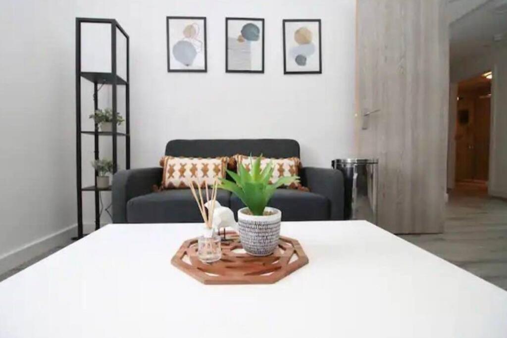 Luxury Redefined:Cardiff 1-Bed Apartment Exterior photo
