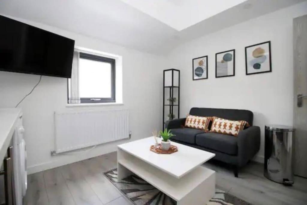 Luxury Redefined:Cardiff 1-Bed Apartment Exterior photo
